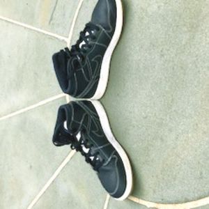 Jordan Retro Navy Blue Lightly Worn